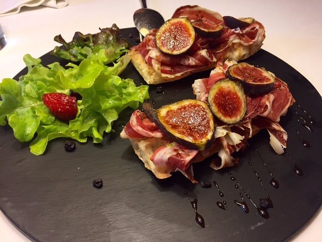 pan de coca con jamon